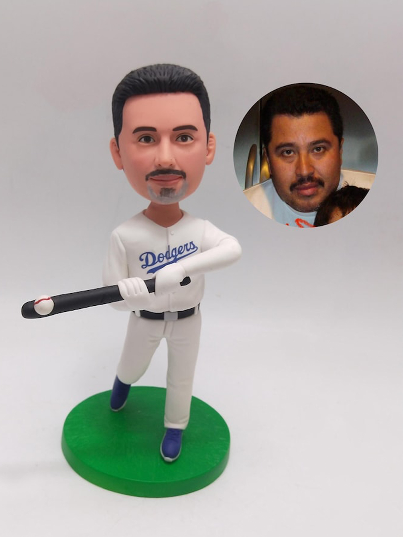 Custom Baseball Bobblehead: Personalized Player Figurine